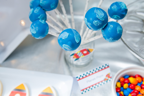 Kids space rocket party cakepops