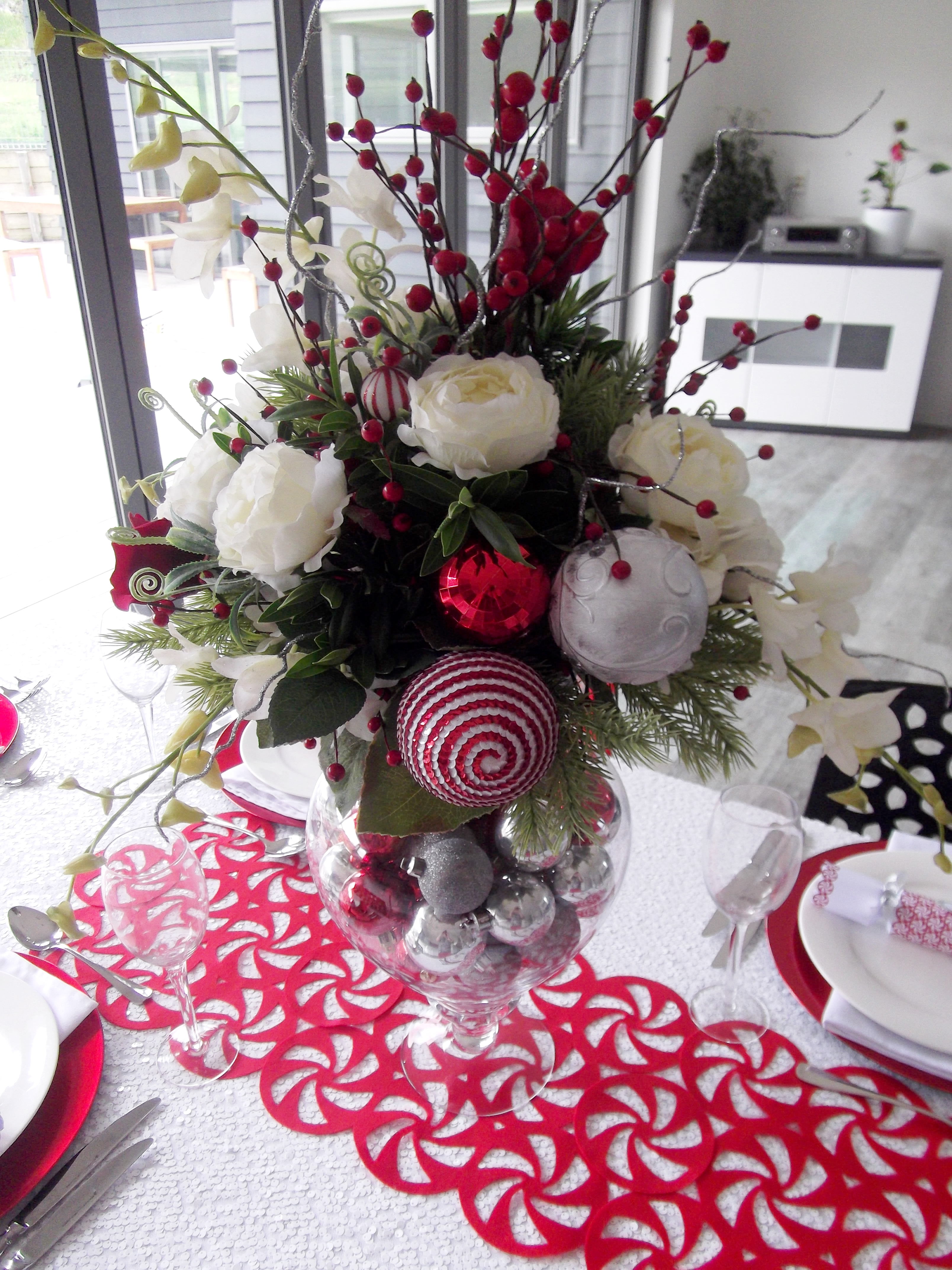 Red & White Christmas Table Centrepiece