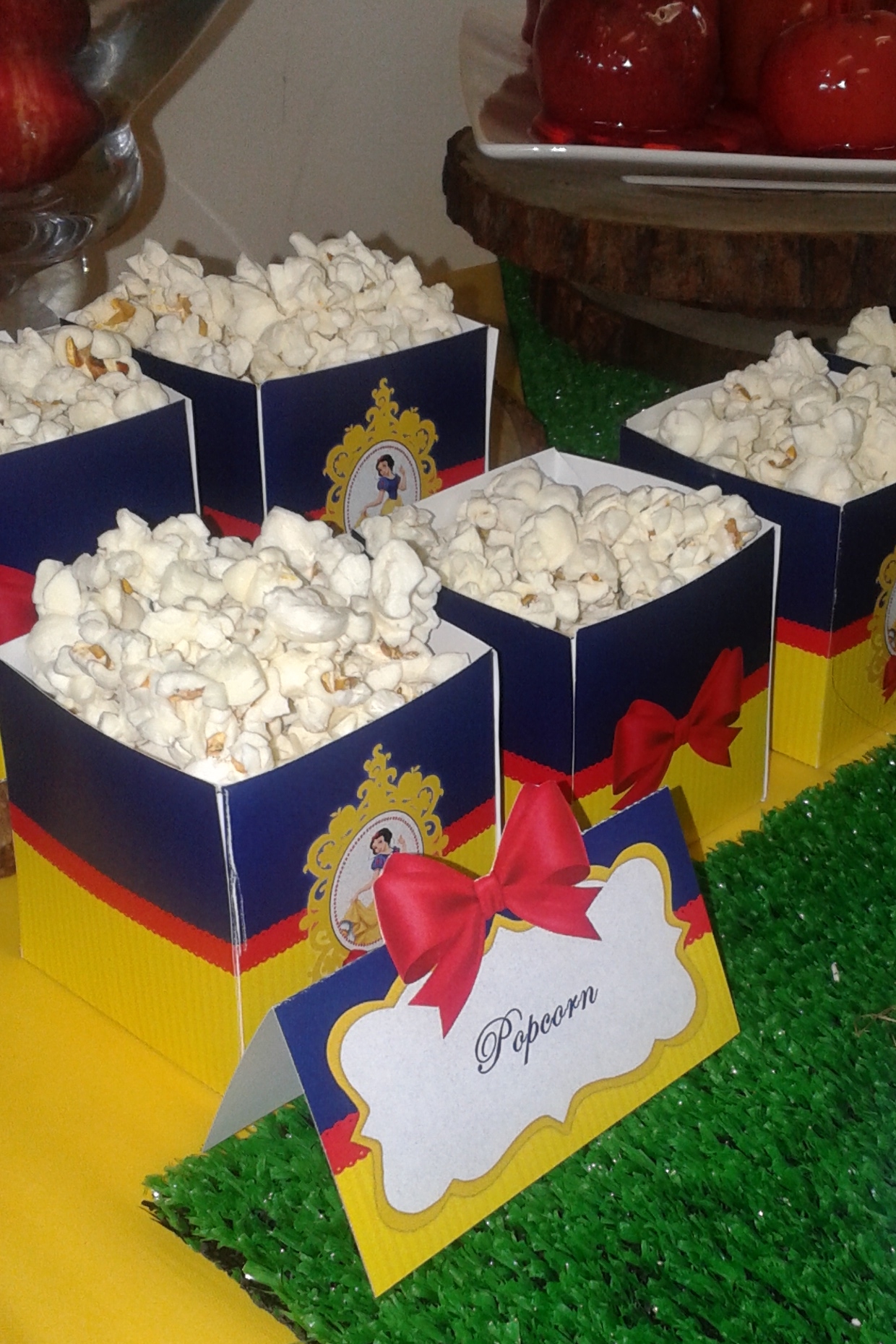 Popcorn box printables for Snow White party